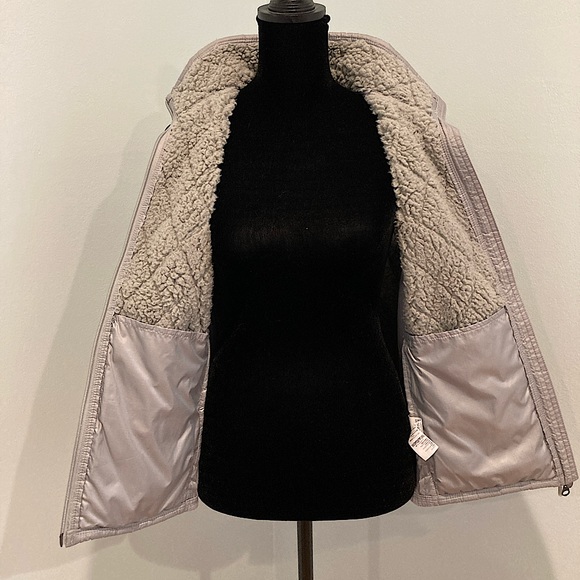 LL Bean Classic Zip Front Lightly Quilted Vest Silver Gray Women’s Petite Small - Picture 5 of 12